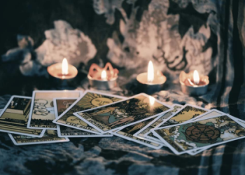 Ask the Yes No Love Oracle: Simple Answers to Your Burning Questions!