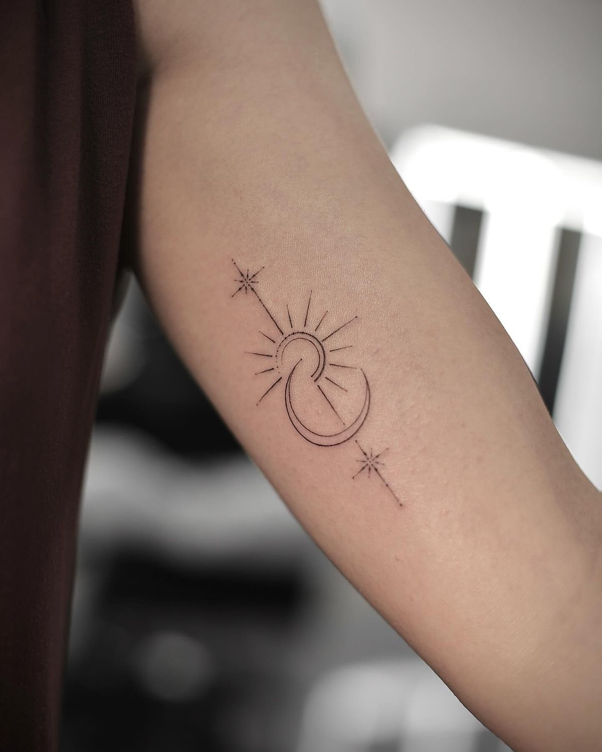 Meaning of the Sun and Moon Tattoo: Find Your Perfect Design!