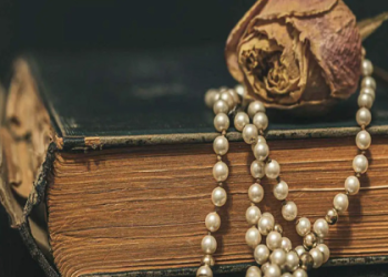 Give sb. pearls meaning: Find out the Real Meaning (Easy-to-Understand Guide)