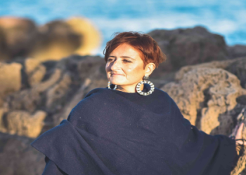 Your Chiron is in Aquarius: Discover How to Transform Pain into a way to help other people.