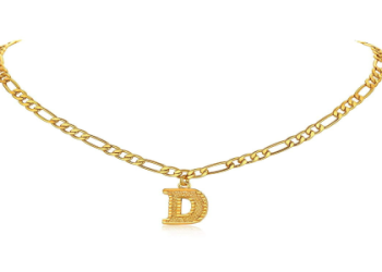 Can A Man Wear His Grandmothers Locket? Etiquette Guide