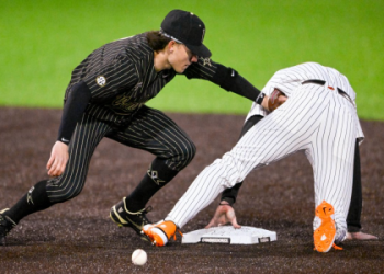 Why am I playing catcher in baseball in my dreams lately? Exploring the common psychological interpretations.